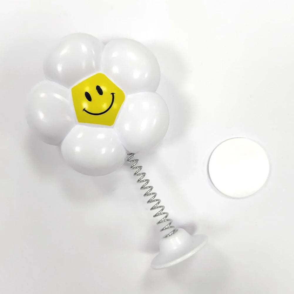 Шлем трясущийся Маленькая улыбка Цветочное украшение Мотоциклетные шлемы для велосипедистов Милый декор в виде цветка солнца Аксессуары для шлема для вождения