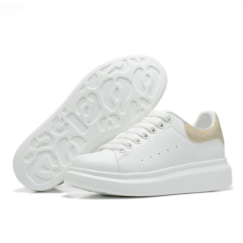 Hot Selling Small White Shoes with High Quality and Thick Soles, Versatile Sports and Leisure Board Shoes, Couple Shoes