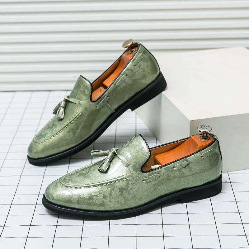 Fashion 2024 New Spring Soft Suede Loafers for Men Tassel Slip On Leather Casual Shoes White Moccasins Classic Business Shoes Luxury