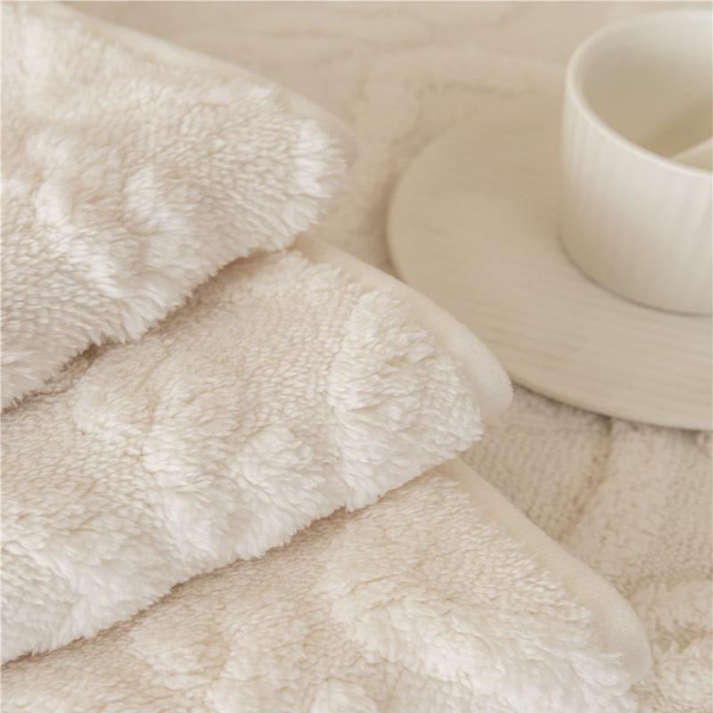 Зимние теплые фланелевые чехлы для диванов, разделенные диванные полотенца, утепленные плюшевые секционные чехлы для диванов, коврик, защита для сиденья, ковры для гостиной