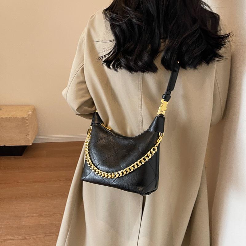 В этом году популярные женские сумки большой вместимости 2025 новая осенне-зимняя текстурированная ромбовидная сумка на плечо с цепочкой популярная сумка-ведро