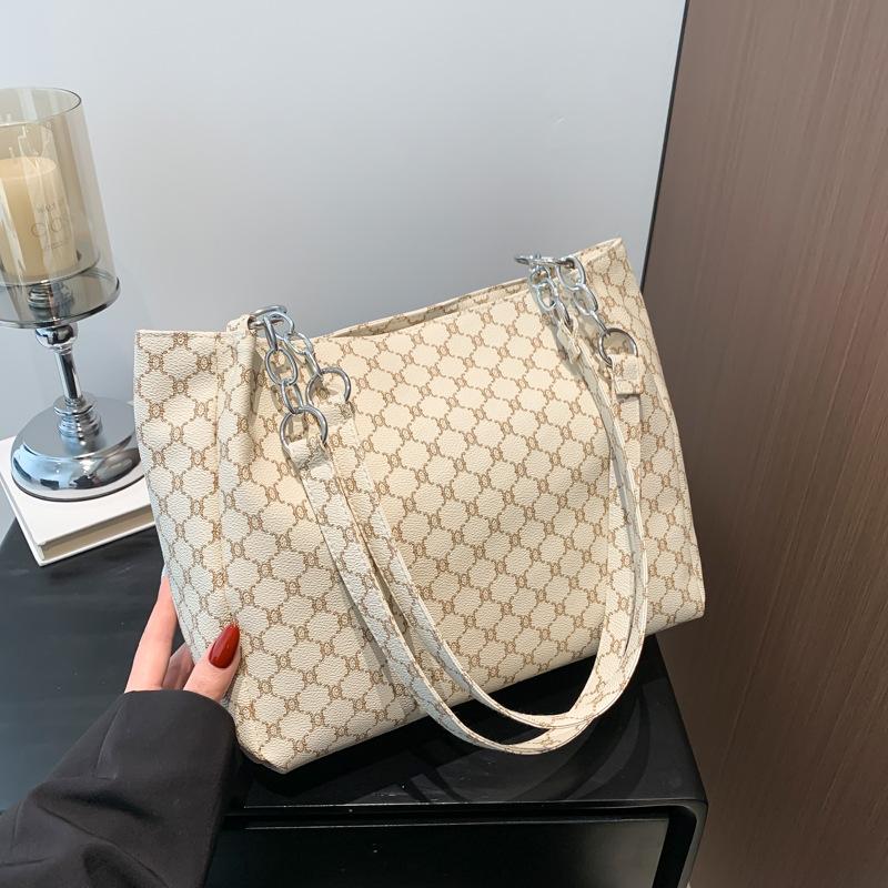 Fashion Atmospheric Shoulder Bag Large Capacity Tote Women's Bag New 2024 Spring Fashion Trend Messenger Chain Bag Women