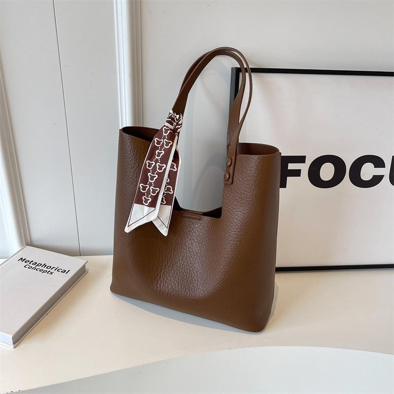 2023 New Arrival Vintage Style Minimalist Shoulder Bag With Large Capacity For Daily Use