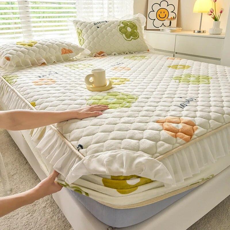 Зимний теплый молочный бархатный комплект простыней, милая простыня на подкладке с героями мультфильмов и 2 наволочками, нескользящий наматрасник, двуспальное покрывало размера «king-size»