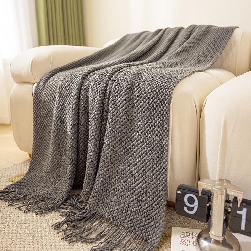 1 шт. Уютный трикотажный плед с кисточками, мягкий, цвет - приглушенный оранжевый моранди - Теплый, легкий и плюшевый, чтобы укутаться на диване, софе