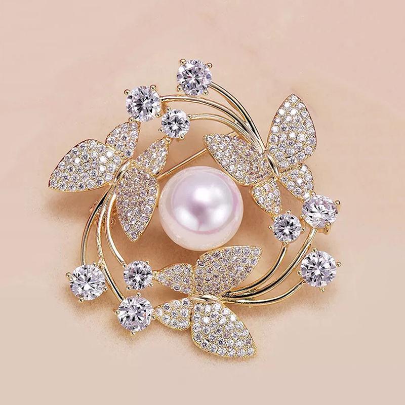 Elegant Wreath Flying Butterfly Brooches for Women Pearl Pins Female Coat Corsage Trendy Brooch Party Wedding Gift
