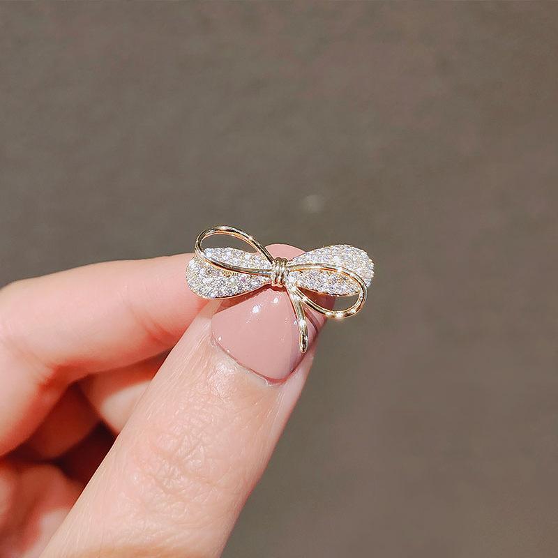 Fashion Brooch Set Flower Bow Brooches for Women Metal Anti-glare Lapel Pin Fixed Clothes Pins Sweater Coat Clothing Accessories AVE