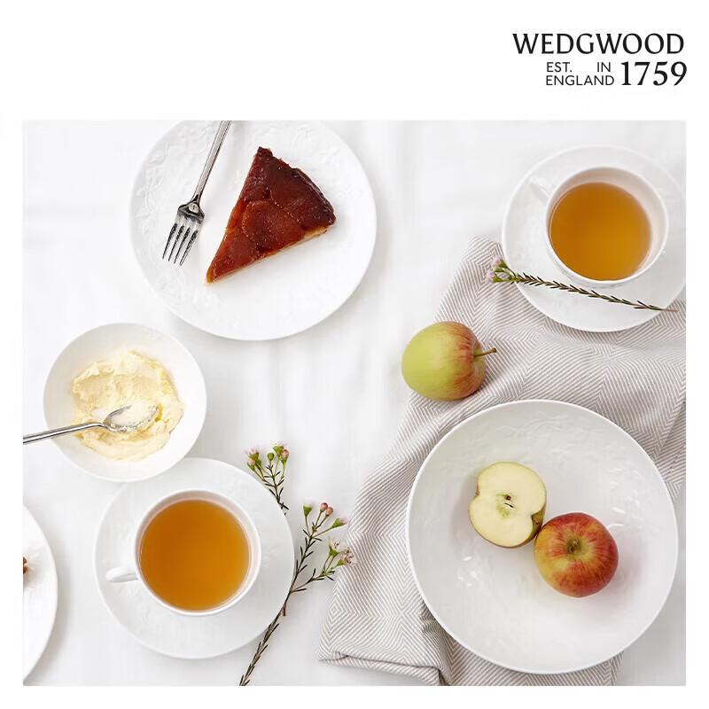 Wedgwood Wild Strawberry 27cm Round Dinner Plate