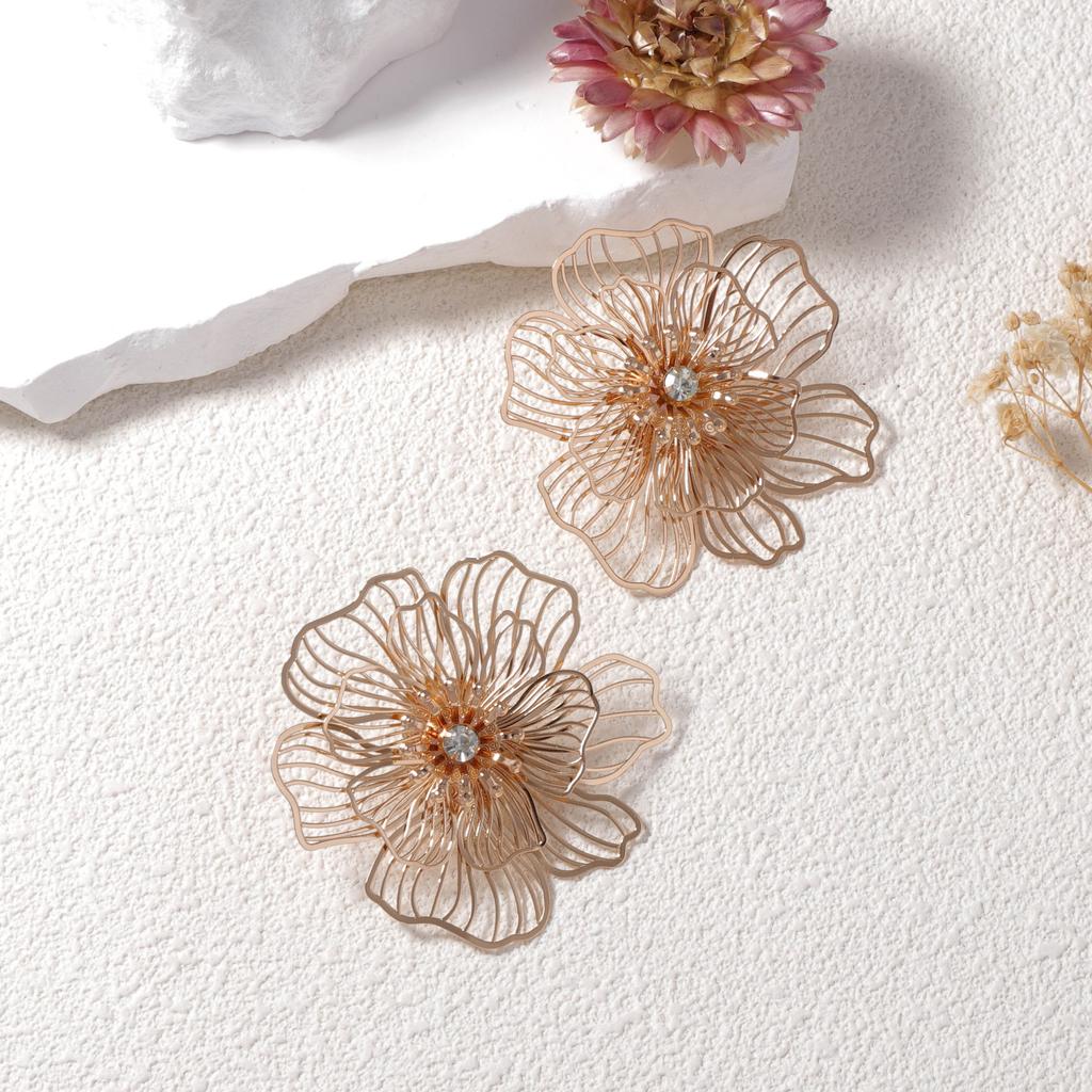 Богемная индивидуальность ретро тренд металлические серьги-пусеты с полыми цветами креативный уникальный дизайн с чувством высокого класса