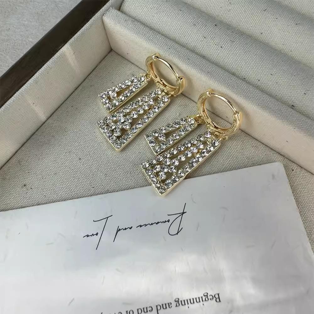 Премиум-чувство Изысканные микро-инкрустированные геометрические серьги-пряжки Легкие роскошные универсальные модные серьги в стиле корейских знаменитостей