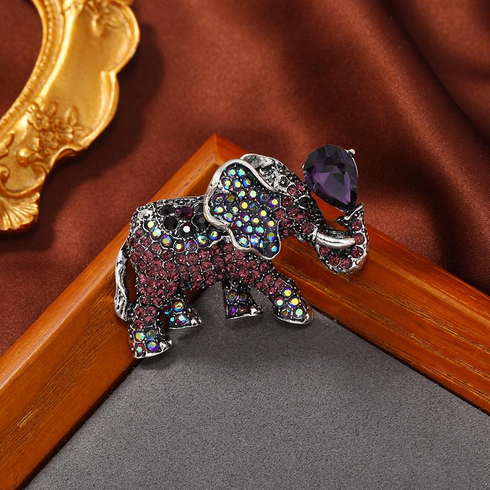 Retro Crystal Wealth Elephant Brooch – Rhinestone Alloy Animal Ornament for Outerwear Accessories and Gifts