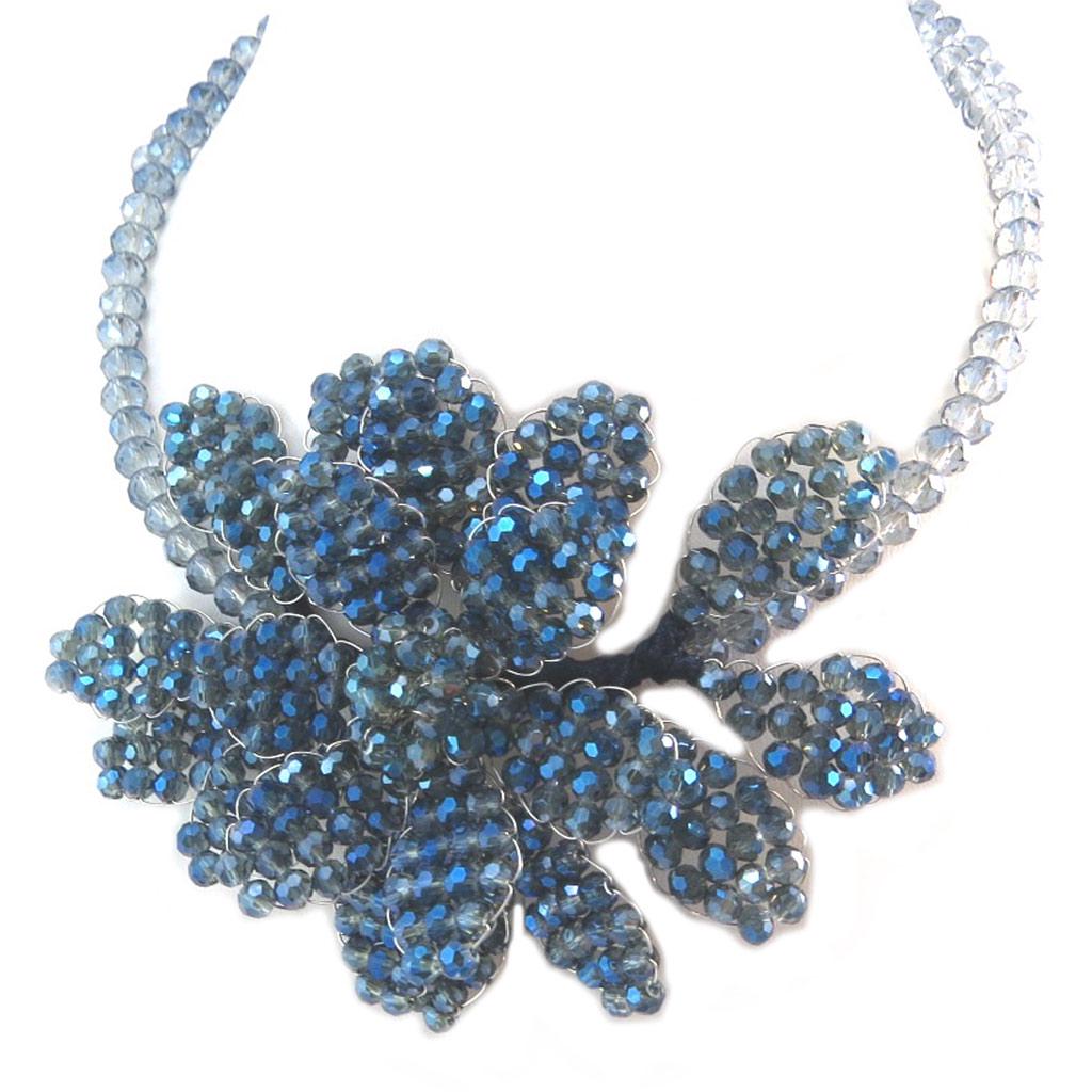 Lily-Crystal [P4411] — Серо-голубое колье ручной работы «Каллас» — 10,5х7. 5 см
