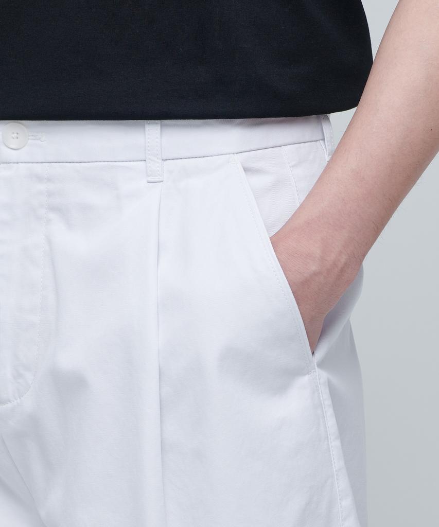 MUSINSA STANDARD Cotton Wide Bermuda Shorts [White]