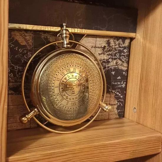 Золотой компас, алетиометр, считыватель символов, истина, мера, северный свет, его темный материал, уникальный дизайн, подарок