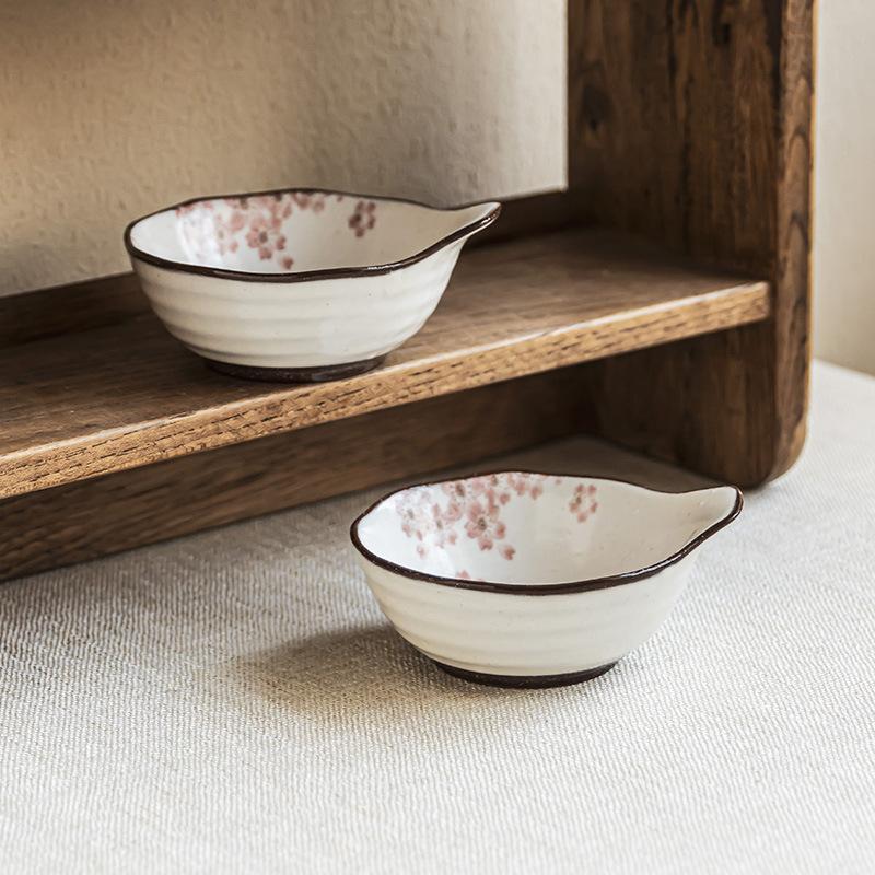 Керамическая тарелка для вкуса 'Цвет сакуры' Бытовая тарелка для костей Практичная тарелка для вкуса с одной ручкой Ресторанная японская маленькая тарелка Посуда Тарелка