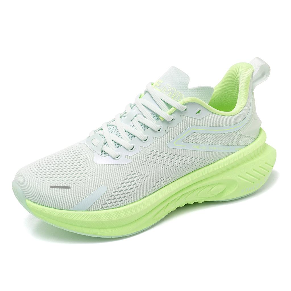 Мужские кроссовки ONEMIX на амортизирующей подошве