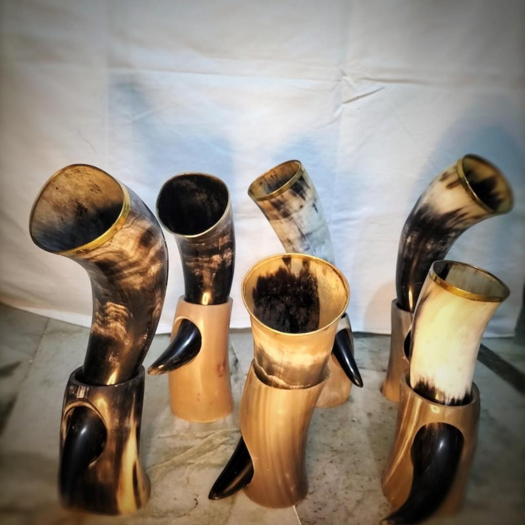 Лот из 6 кружек в виде рогов для питья в стиле викингов с подставкой: Средневековые пивные кружки из «Игры престолов»