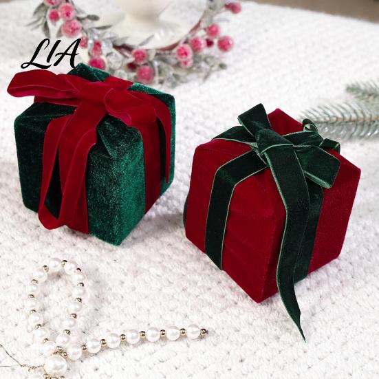 Luxury Home Soft Furnishings Velvet Gift Box Christmas Tree Ornament, Square Shaped Hanging Garland Matching Accessories Decoration with Bow