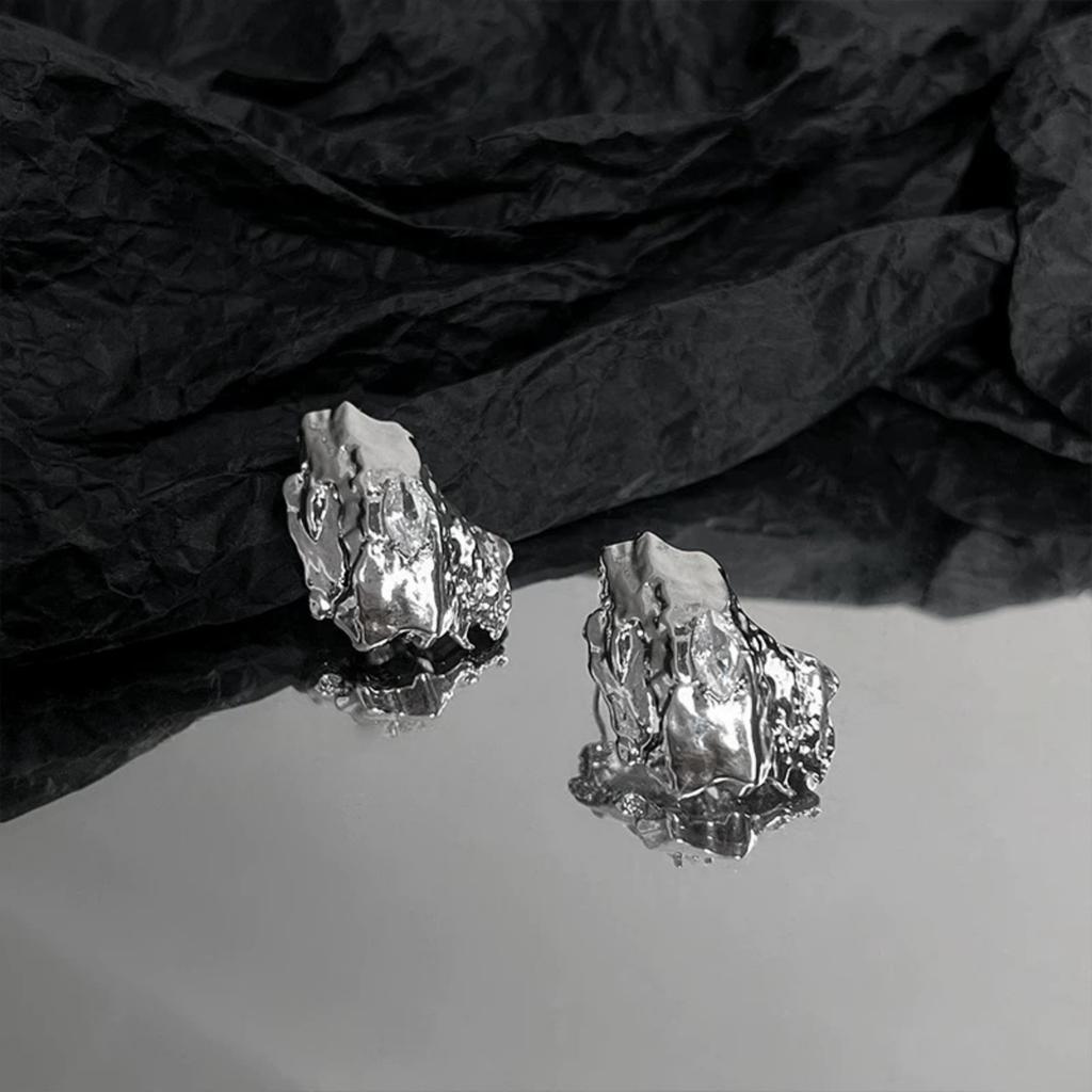 Серьги-гвоздики с бриллиантами из метеорита, Элегантные и утонченные серьги