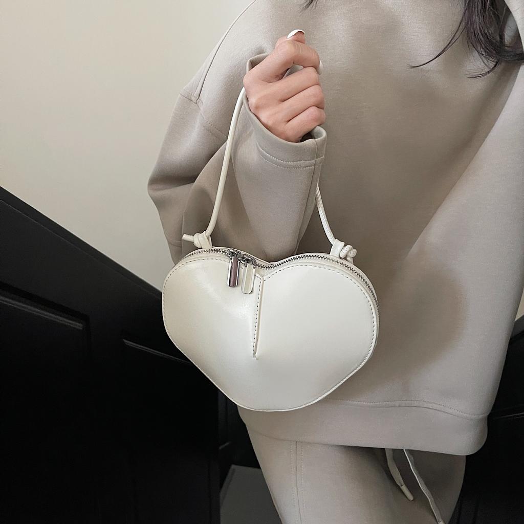 Niche Design Women's Bag Love Peach Heart Bag High Sense Simple Armpit Bag Change Mobile Phone Bag Fashion Messenger Bag