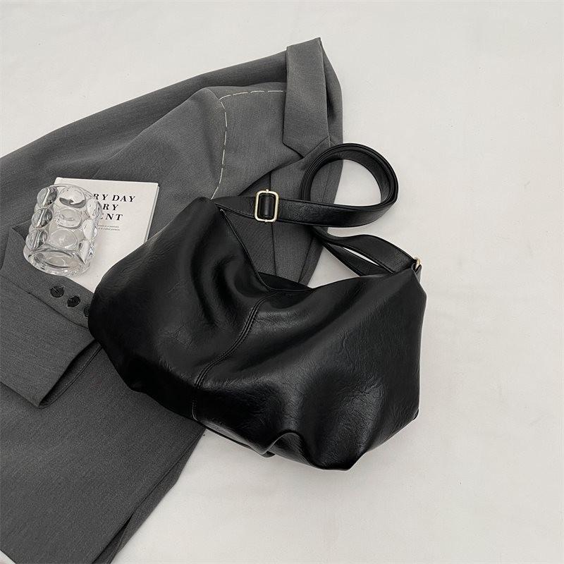 Chic Vintage Large Capacity Womens Crossbody Bag With Stylish Decor Elements