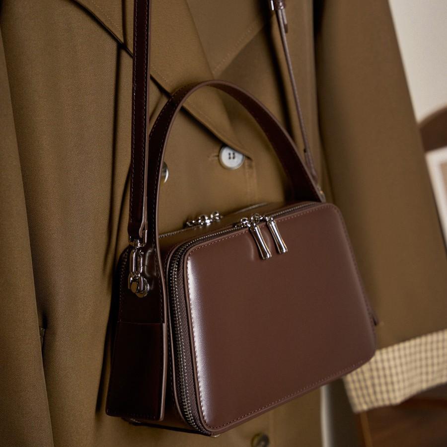 Кожаная сумка-мессенджер для通勤, маленькая квадратная сумка, универсальная портативная женская сумка, нишевый дизайн, сумка на плечо