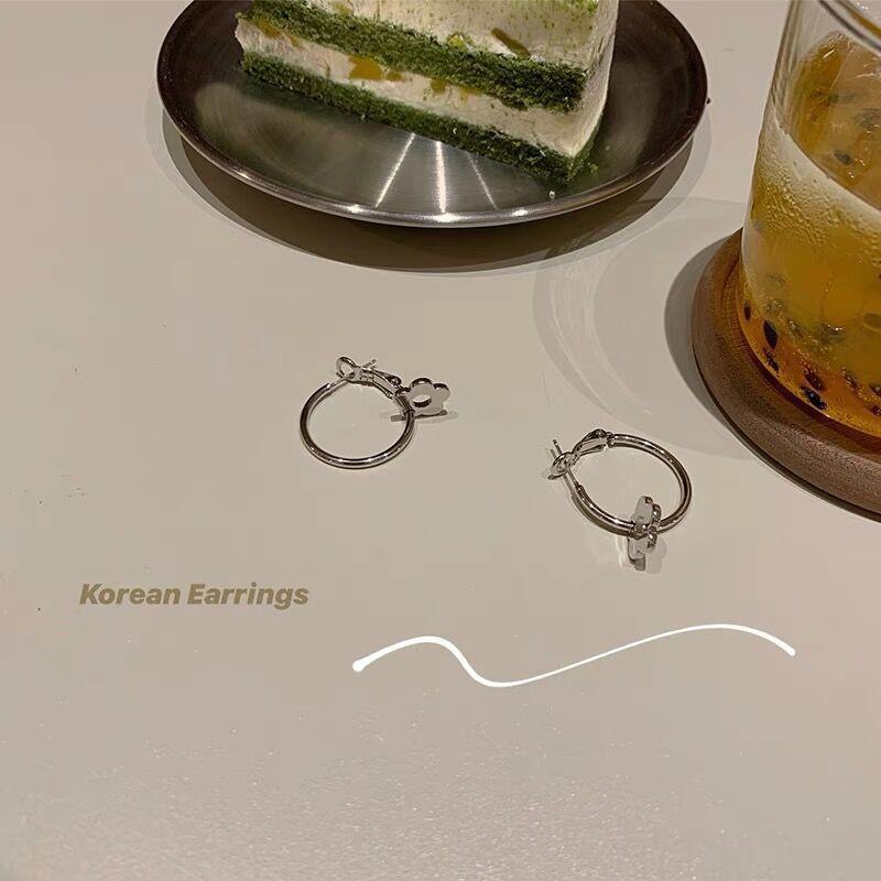 Винтажные красные серьги-кольца в гонконгском стиле: Элегантный женский аксессуар на осень/зиму