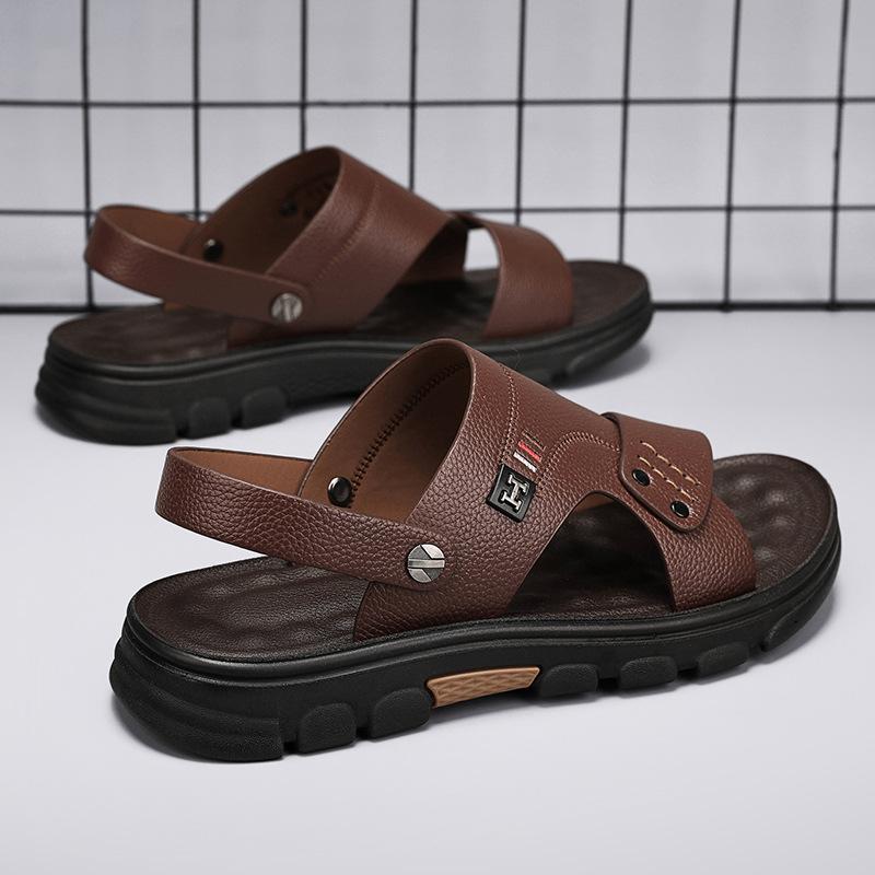 Slippers Men's Summer Wear Non-slip and Wear-resistant Men's Beach Shoes Outdoor Casual Driving Middle-aged Dad Sandals