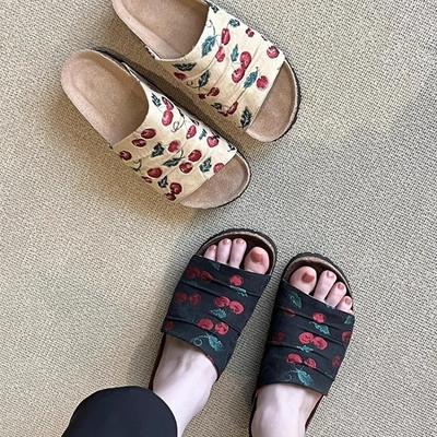 Летние милые женские вышитые тапочки Новые мюли Женские повседневные туфли с открытым носком Слипоны Универсальные женские плоские тапочки Мода
