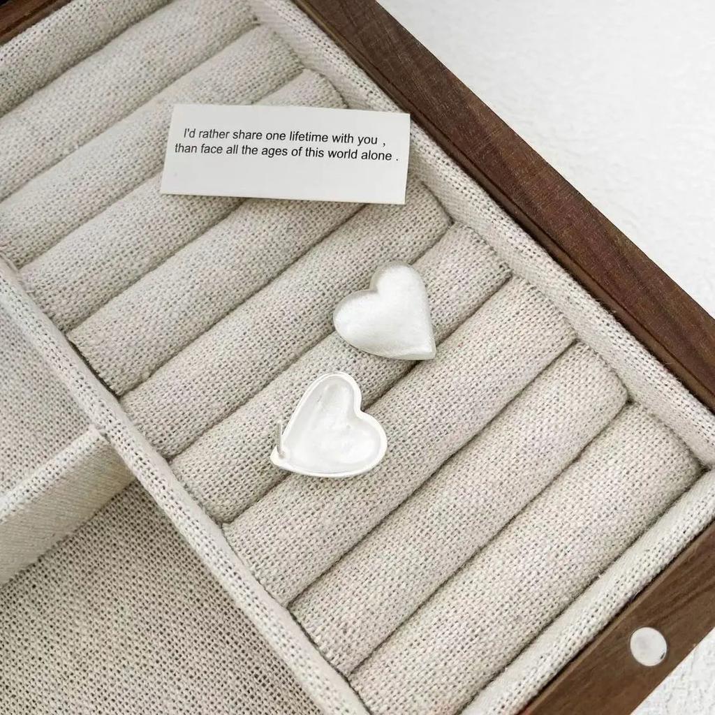 S925 Sterling Silver Special-Interest Design Retro Love Heart Earrings Elegant High-Grade Three-Dimensional Stud Earrings Simple Wild Earrings Women