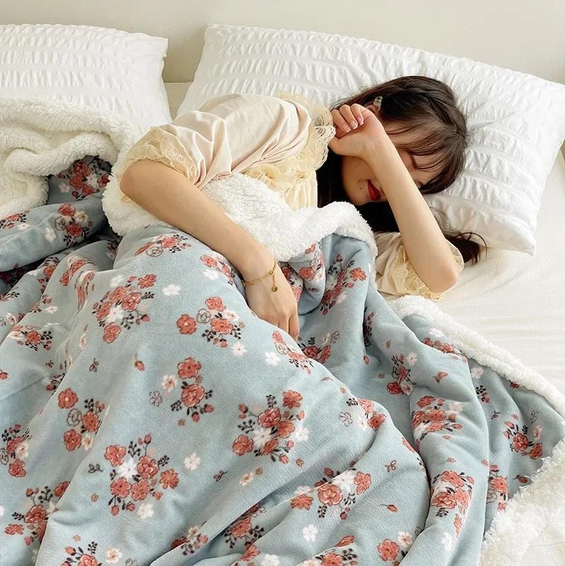 Молочное бархатное одеяло детское одеяло утолщенное бархатное одеяло ягненка утолщенное двухстороннее бархатное обеденное одеяло