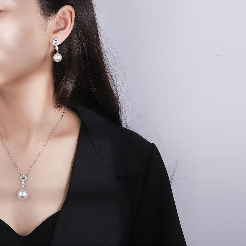 Shell Pearl Earrings White Necklace Pendant Two-piece Set Retro Design Atmospheric Women