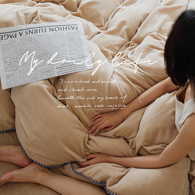 Скандинавский легкий люкс Коралловый флис Зимний постельный набор - Вафельный молочный вельвет, Двусторонний пододеяльник и простыня