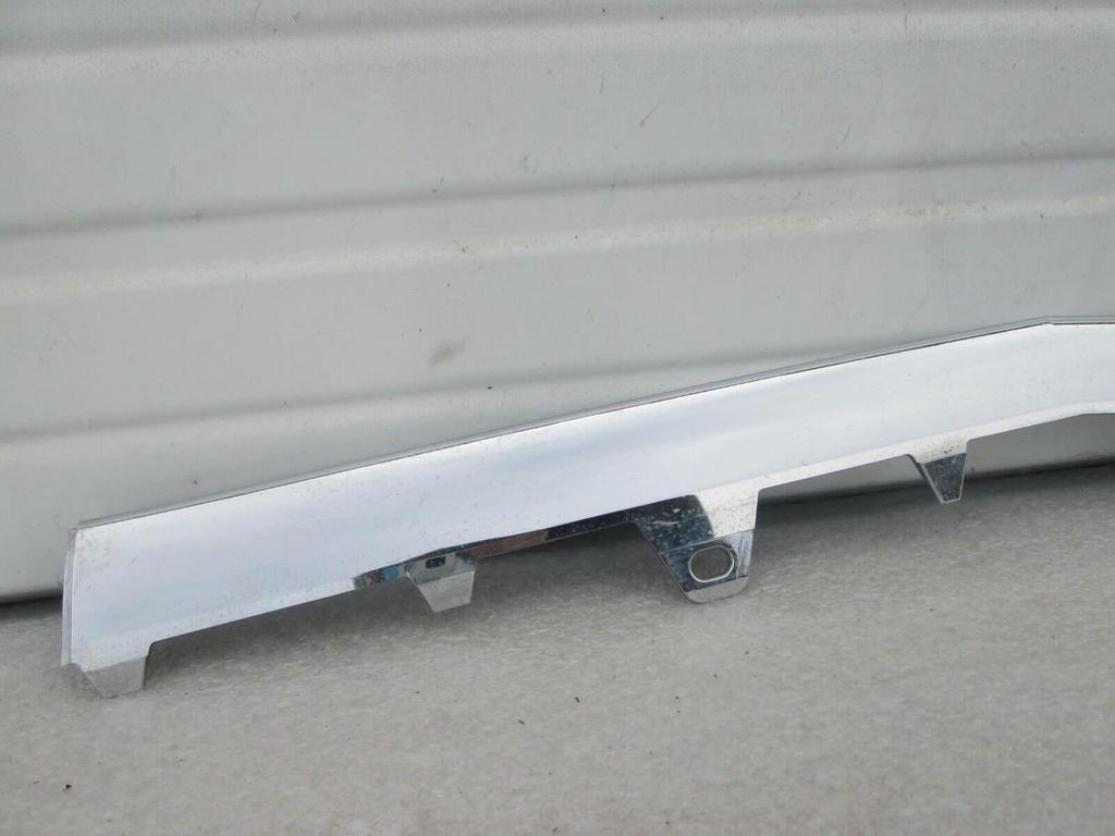Mercedes-Benz E-Class Front Bumper Center Bright Strip (212 E260/E300)