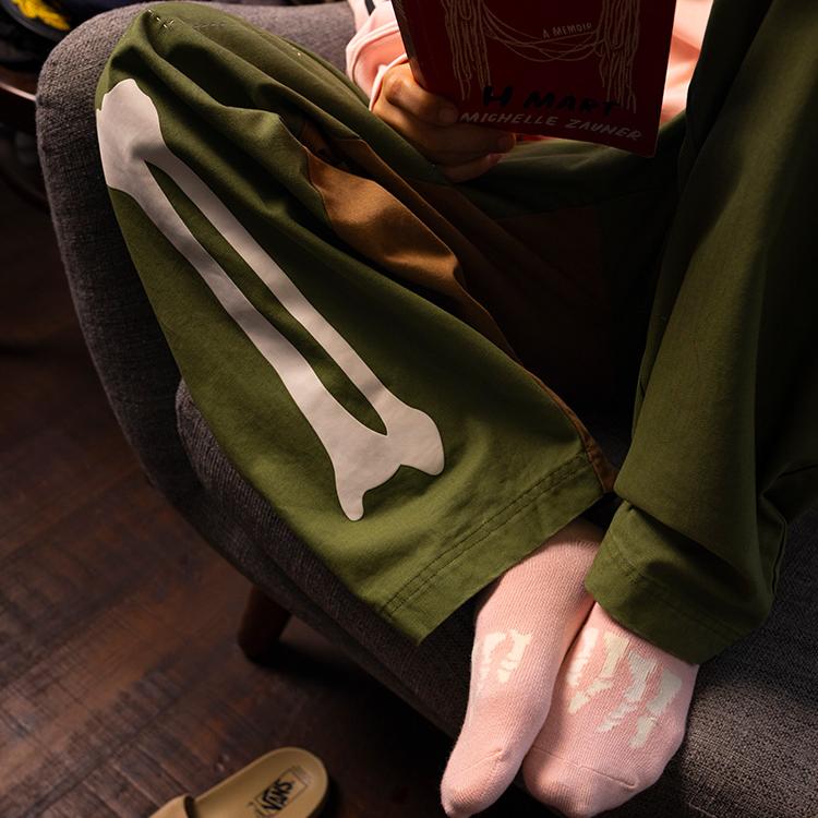 Vans X Asian Artist Collaboration Vintage Sport Color Block Skeleton Print Прямые тканые повседневные брюки мужские брюки оливково-зеленого цвета VN000JHKAMB