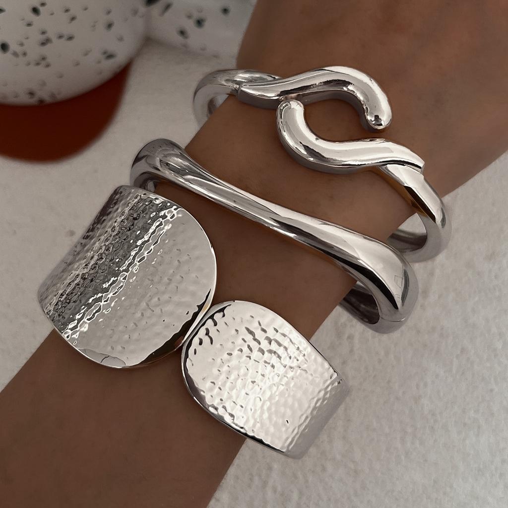 Niche Exquisite High-end Jewelry Design Sense Fashion Beating Texture High Color Retention Alloy Wide Version Women's Bracelet