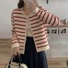 Сяосянфэн золотая пряжка вязаная куртка модная зарубежная накладной карман круглый вырез полосатый вязаный кардиган женский короткий