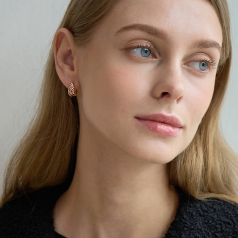 ELLE Jewelry 14K Cubic Pebble Earrings (Gold Pin) ELGPEE465