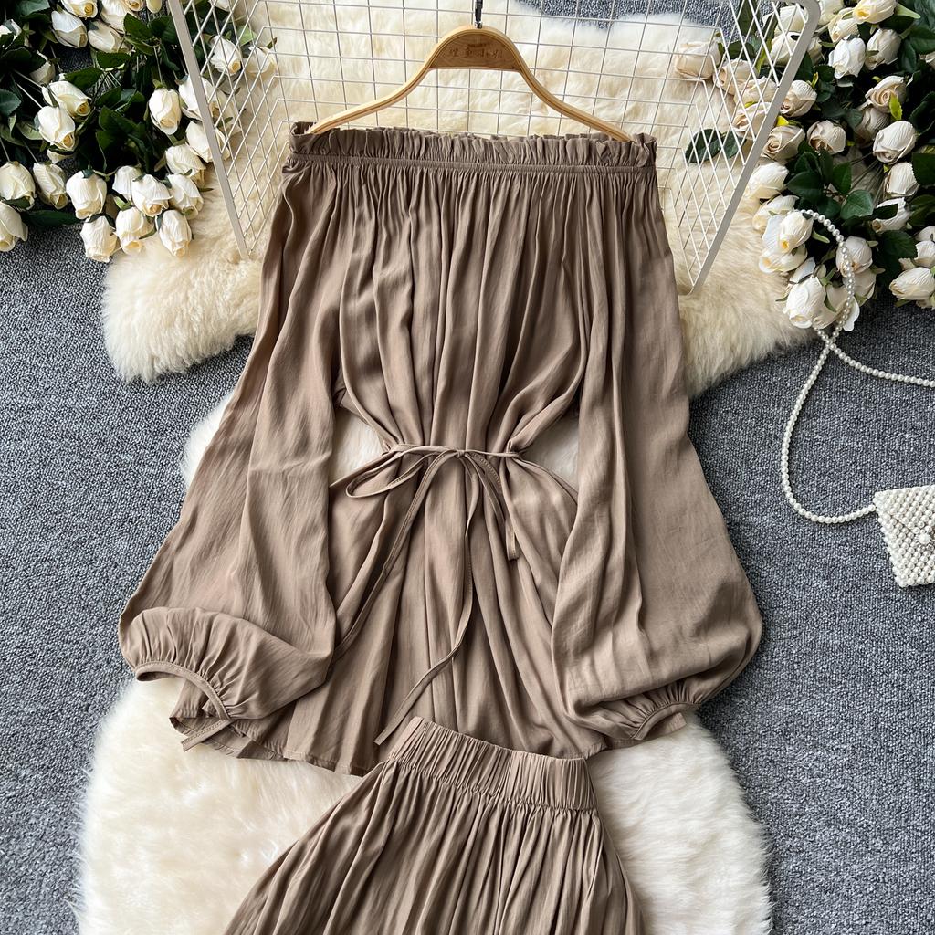 Нежный женский комплект из двух предметов: топ с открытыми плечами и вырезом-лодочкой, длинный рукав, приталенный топ + юбка с завышенной талией и широким подолом