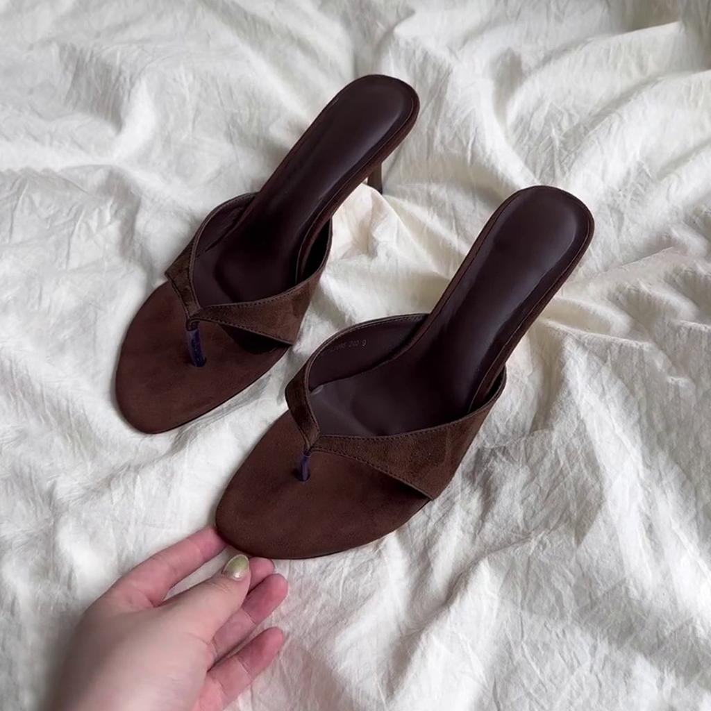 Ретро туфли на высоком каблуке с открытым носком, крутые шлепанцы-вьетнамки, женская уличная обувь с юбкой, простые темпераментные босоножки-стилеты