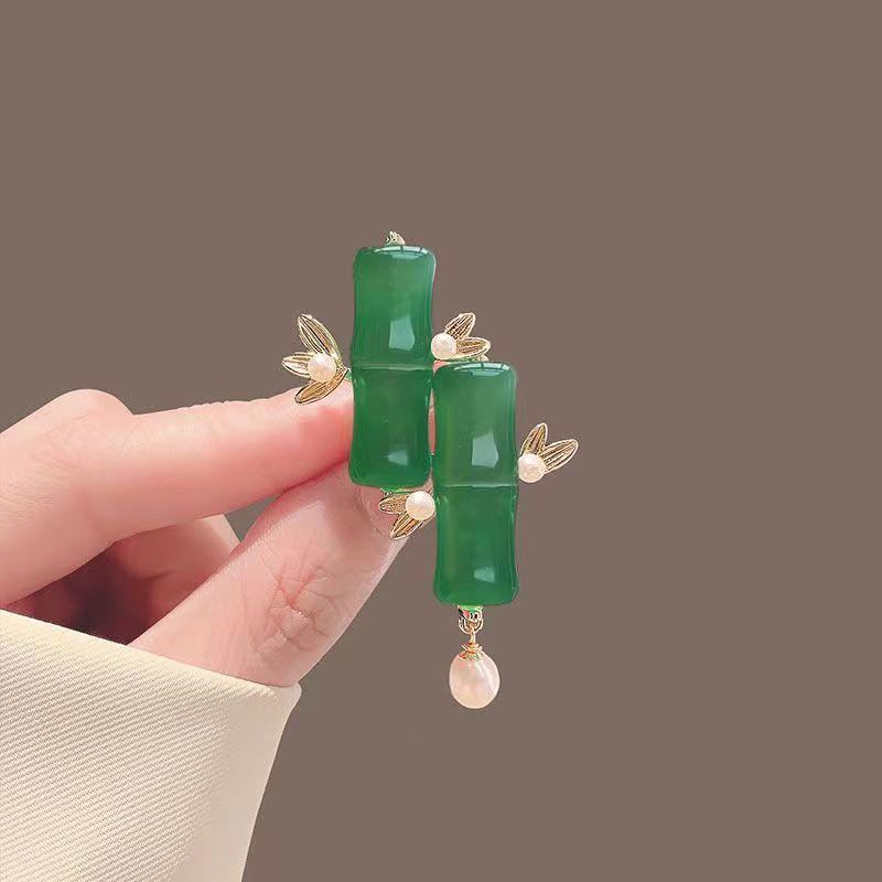 Sunward Growth Sunflower Brooch: Elegant Women's Corsage Pin for College Entrance Suits