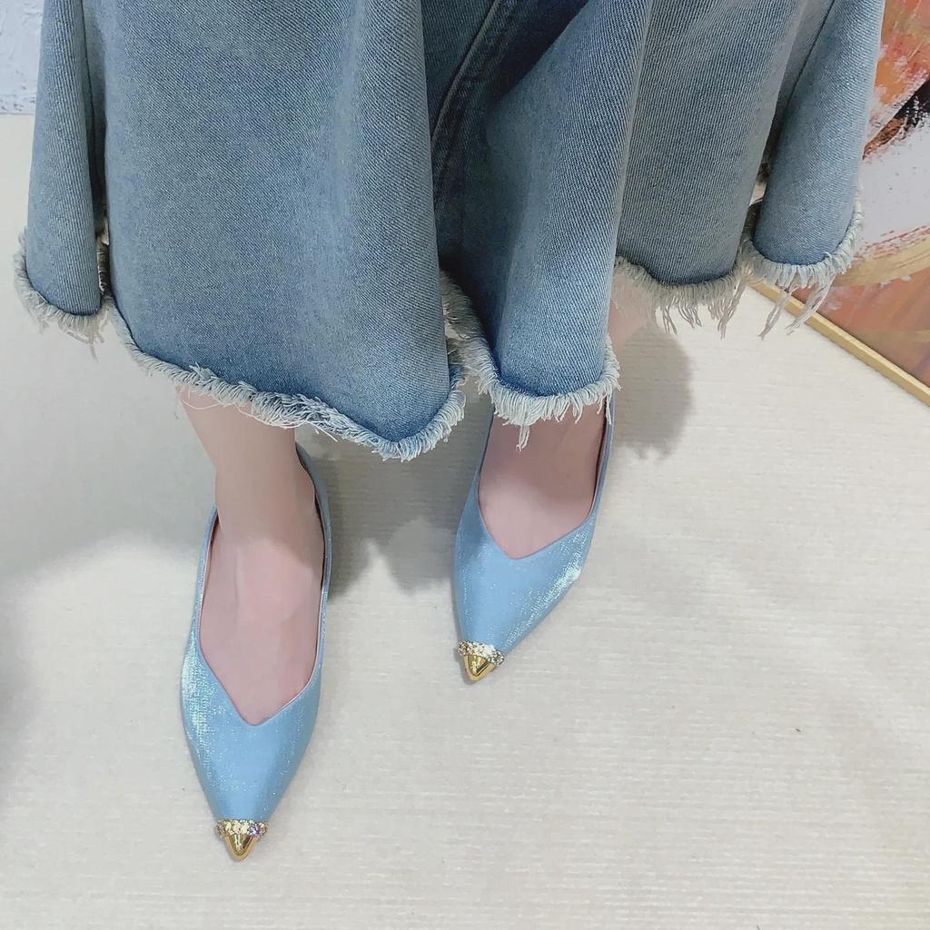 Женские балетки со стразами и острым носком – стильные, универсальные и удобные