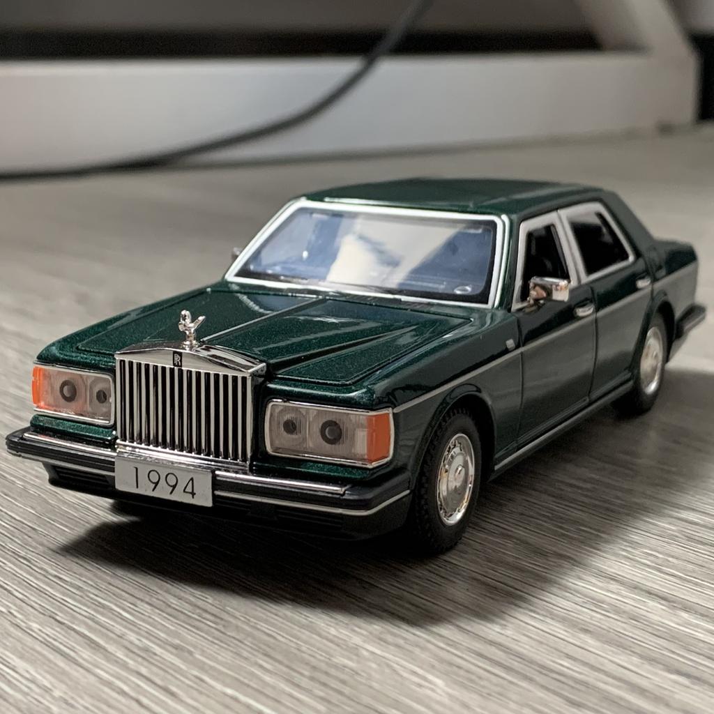 1:32 Металлическая литая модель автомобиля из сплава, совместимая с Rolls Royce Silver Spur 1994, Настольные дисплейные украшения, Высокая симуляция, Мини