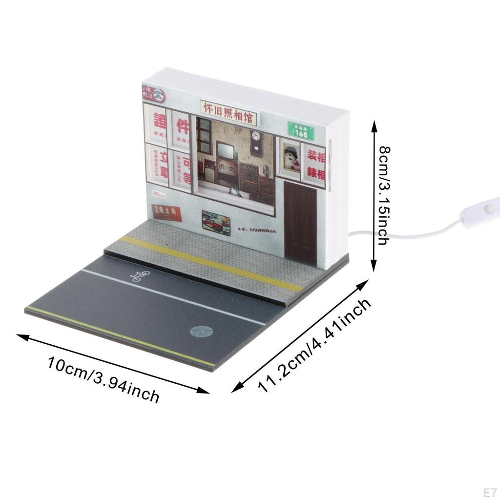 Диорама с моделью автомобиля в масштабе 1/64 и освещенной уличной сценой для домашнего декора