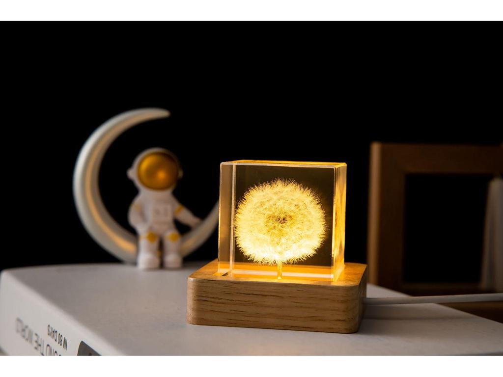 Ночной светильник в виде хрустального шара «Одуванчик» с 3D-резьбой и основанием из цельного дерева