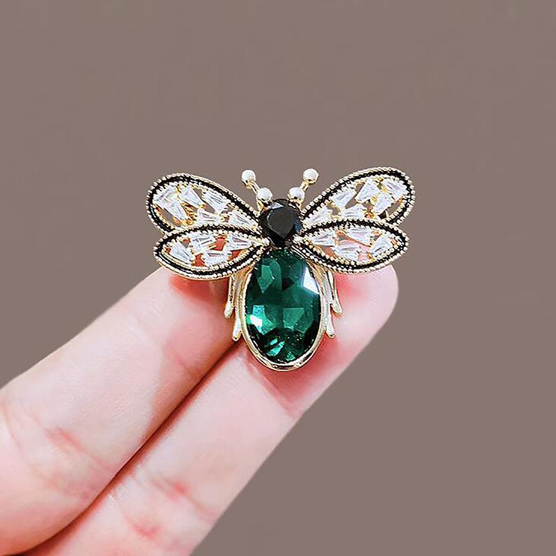 Vintage Little Bee Brooches For Women Clothing Coat Scarf Jewelry Party Accessories