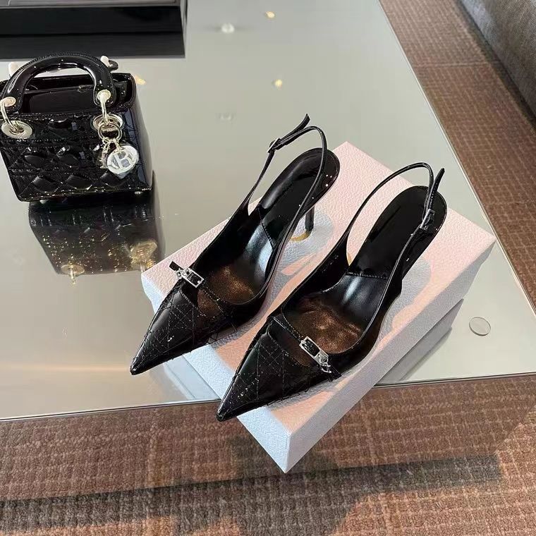 Черные лакированные туфли на высоком каблуке женские летние туфли 2025 года, новые европейский и американский темперамент, туфли с сумкой на голове, одинарные туфли с пустым тонким каблуком сзади, босоножки на высоком каблуке