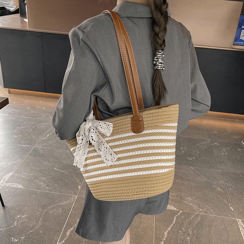 Women's Large Capacity Woven Straw Shoulder Bag - 2025 Spring Niche Beach Bucket Bag with Texture for Commute