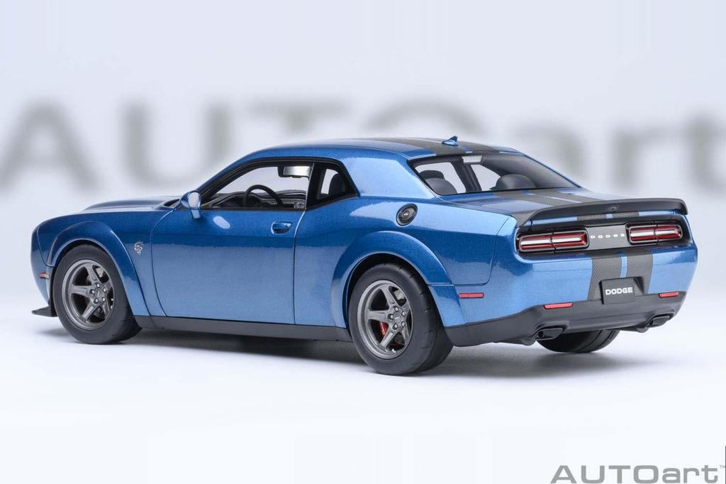 AUTOart 118 Dodge Challenger SRT Super Stock 2023 (Жемчужно-синийЧерный карбон Полоска [FROSTBITE]) Готовая модель 71767