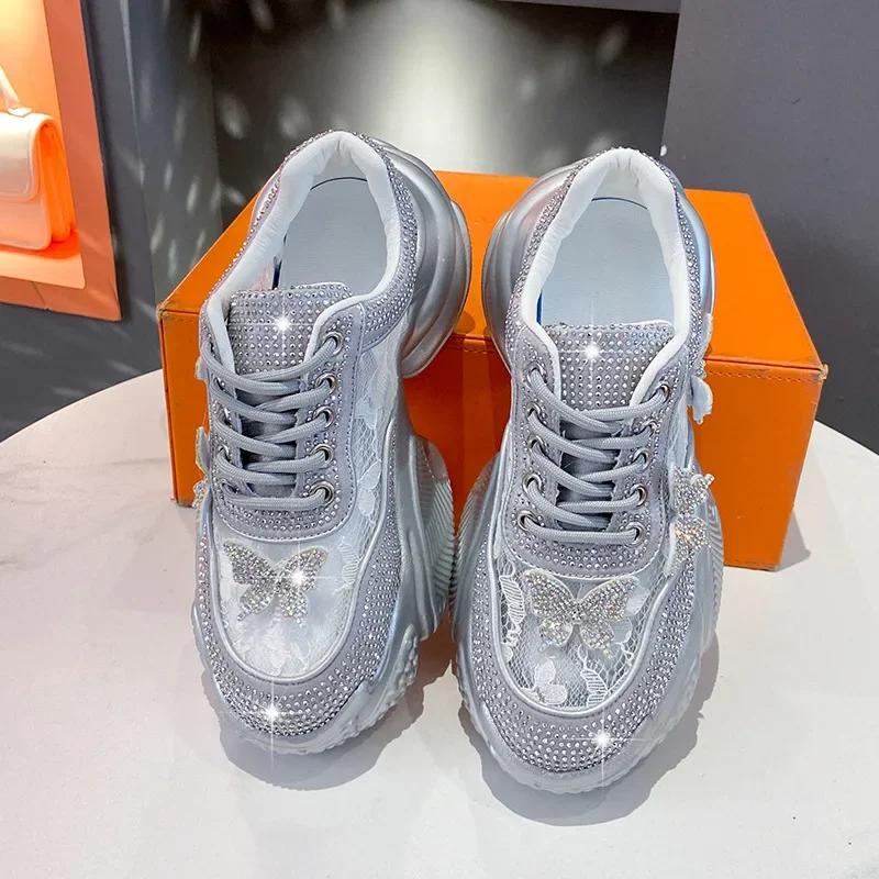 Модная женская вулканизированная обувь на толстой подошве, обувь для папы, украшенная водными бриллиантами, из мягкой дышащей сетки и клиновидная подошва